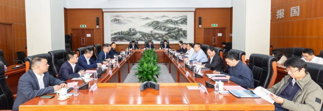 中核集團會見特變電工黨委委員、總裁黃漢杰一行