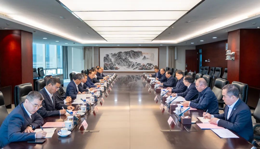 華電集團(tuán)黨組書記、董事長江毅會(huì)見中國中車黨委書記、董事長孫永才