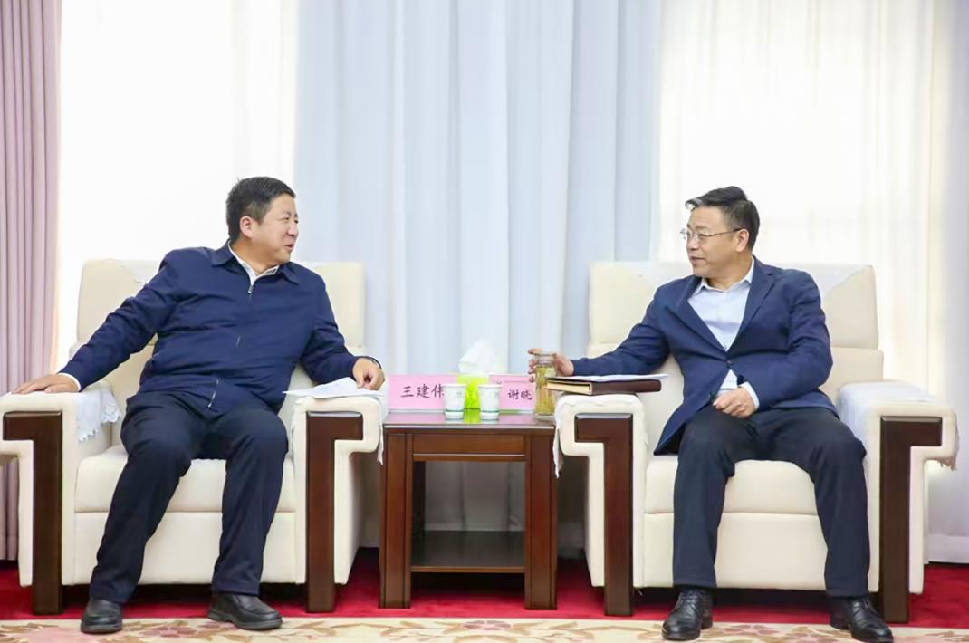 大唐甘肅公司黨委書記、董事長王建偉與甘肅能化集團(tuán)黨委書記、董事長謝曉鋒會(huì)談