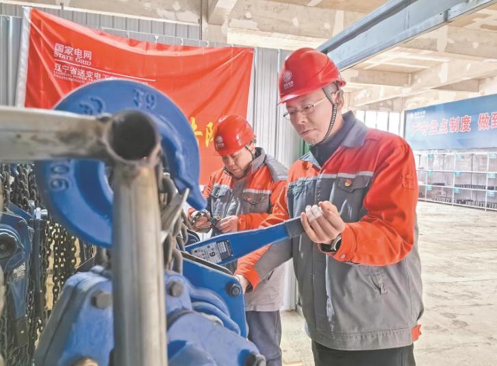 李俊鵬：走南闖北建電網(wǎng)，施工細(xì)節(jié)見真章