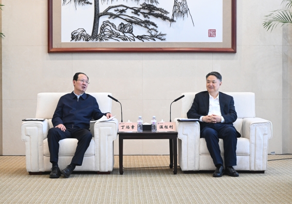 丁焰章與中國(guó)華能董事長(zhǎng)、黨組書記溫樞剛會(huì)談