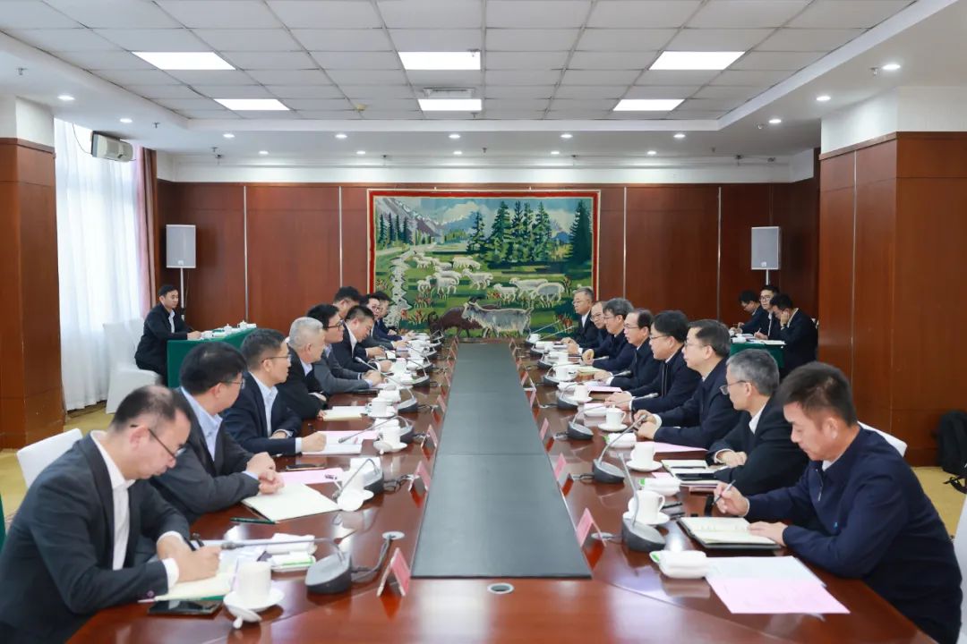 華電集團(tuán)黨組書記、董事長江毅與上海電氣黨委書記、董事長吳磊舉行會(huì)談