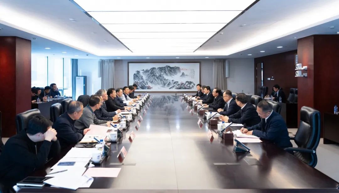 華電集團(tuán)董事長、黨組書記江毅與北京市政府黨組成員、副市長文獻(xiàn)舉行會(huì)談