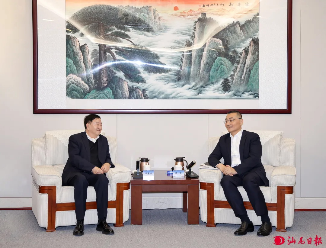 中廣核集團(tuán)黨委書記、董事長楊長利與汕尾市委書記逯峰、市長鄭海濤會談