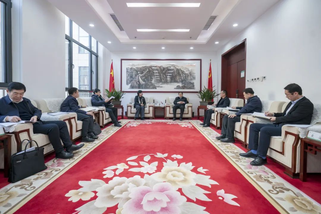 內(nèi)蒙古電力集團(tuán)與包頭市政府、中國二冶集團(tuán)、中國能建華北院和陜西院交流座談